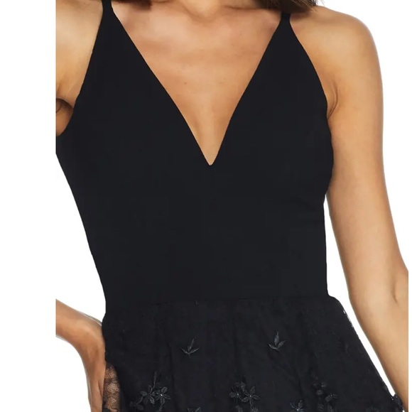 DRESS THE POPULATION Darleen V-Neck Embroidered Mesh Cocktail Dress, XS.  0187 - Picture 4 of 11